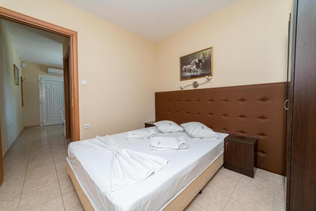 Side By Side Apartment Nea Iraklitsa Exterior photo